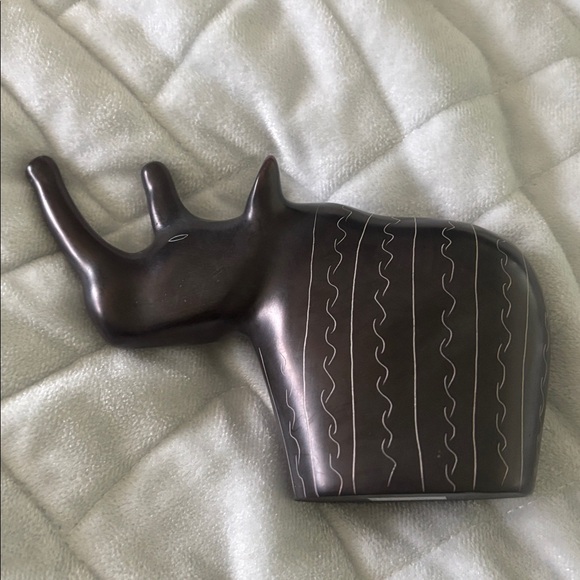 Hand-Carved Kenyan Soapstone Rhino Figurine - Picture 3 of 4